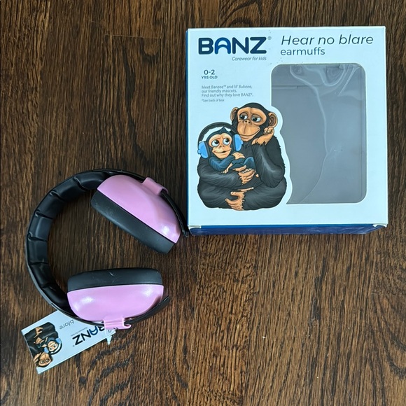NWT - Banz Pink/Black “Hear No Blare” Noise Reducing Earmuffs for Kids-Age 0-2 - Picture 4 of 9